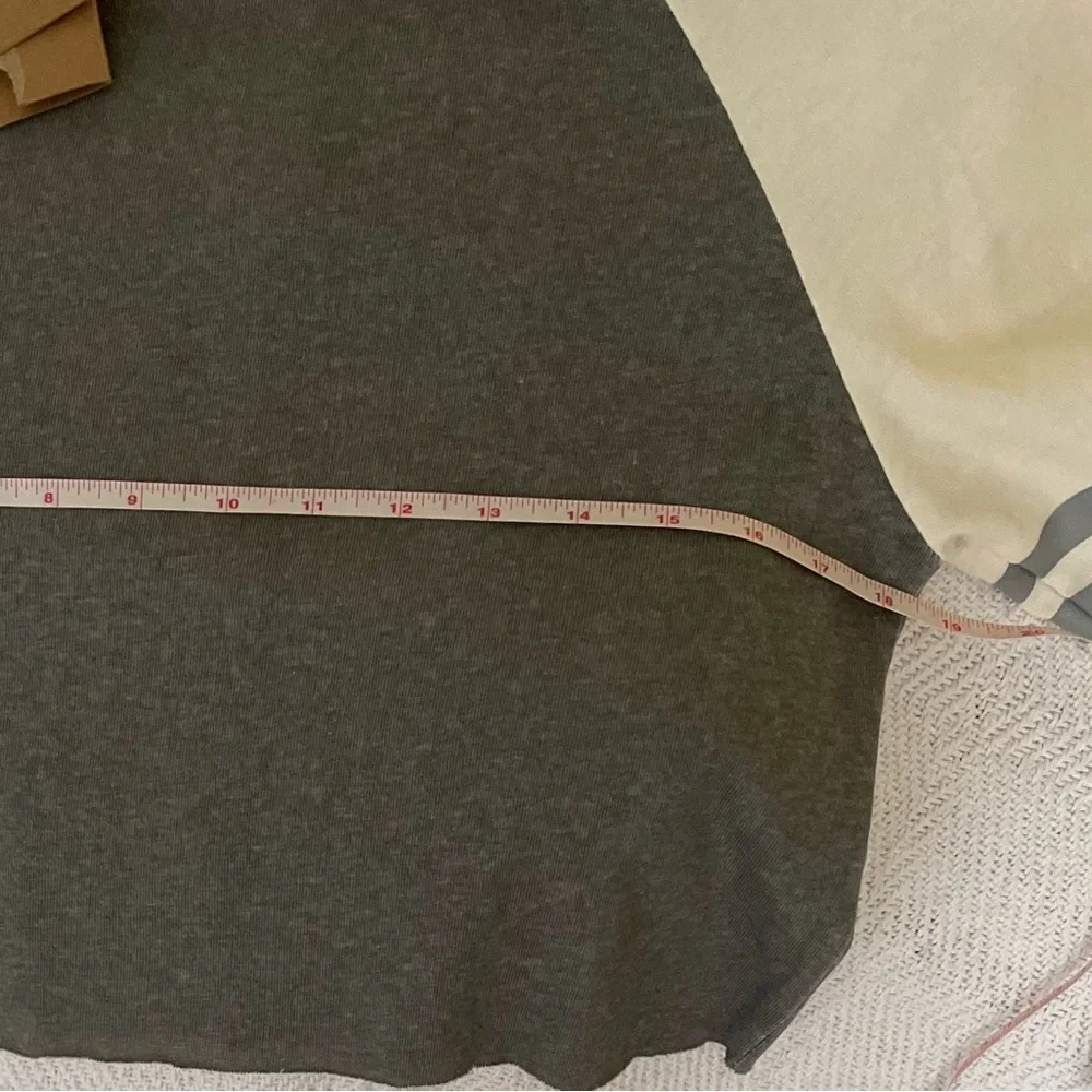 POL Women's Long Sleeve Gray and Cream Shirt Size Small Lint Mark on the Back - Picture 11 of 14